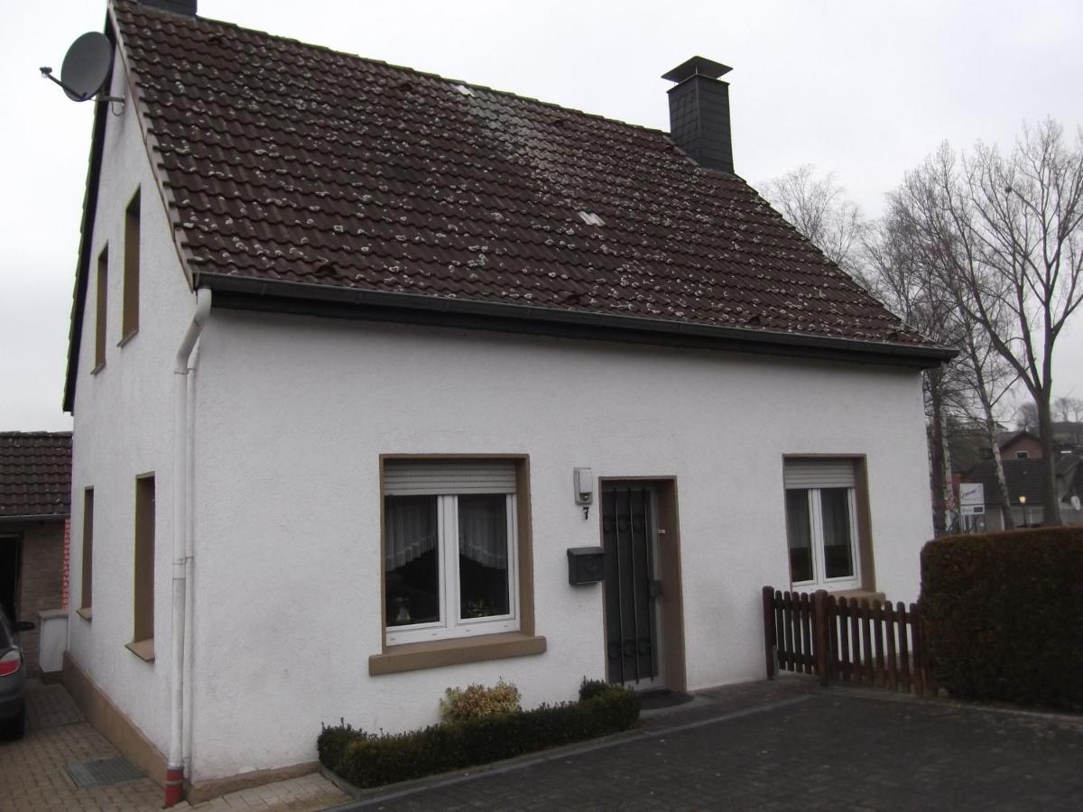 Ferienhaus Und Ferienwohnung Knappstein Möhnesee Exteriör bild